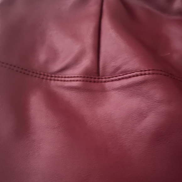 Small Faux Leather Pants Red - Picture 6 of 6